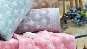 Özdilek'ten "Decora Kadife Happy Aile Bornoz Seti"