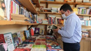 Tütüncü'den Cemil Meriç Kitaplığı'na kitap bağışı