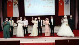 Üniversiteyi bitirdi toplu nikahla evlendi
