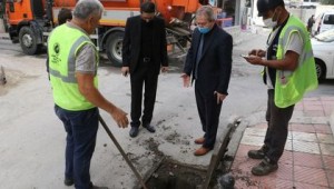 Yağmur suyu ızgaraları temizleniyor