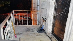 Ayrılmak isteyen eşinin kapısına bomba düzeneği kurdu