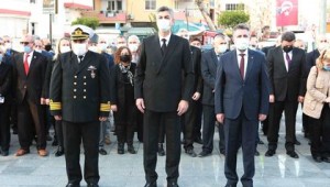 Bayraklı Ata'sını andı