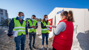 Büyükşehir'den depremzede çocuklara tablet desteği