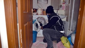 Çamaşır makinesi ve giysi dolabından 40 kilo uyuşturucu çıktı
