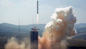 Çin'in uzay aracı ay yüzeyinden örnek toplayacak