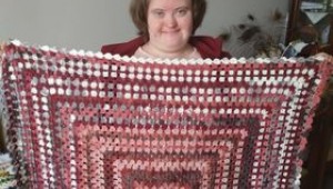 Down sendromlu Ceren kendi ördüğü battaniyeyi İzmir'e gönderdi