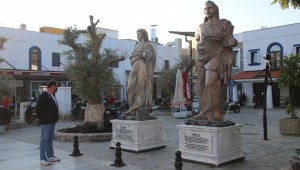 HEYKELLER YENİ YERİNDE SERGİLENİYOR