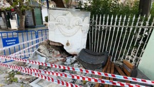 İstanbul'daki tarihi çeşme kazada zarar gördü
