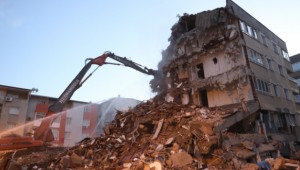 İzmir'de 178 ağır hasarlı bina tespit edildi