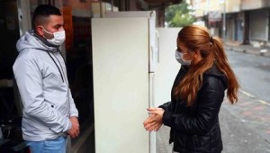 Kapı kapı dolaşıp "Yaşam Üçgeni"ni anlatıyor