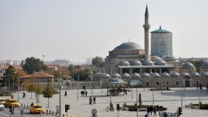 Mevlana Müzesi'nin turkuaz kubbesi "100 ton yük"ten kurtarıldı