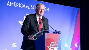 Trump'ın Özel Kalem Müdürü Meadows koronavirüse yakalandı