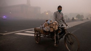 Yeni Delhi'de son 4 yılın en yoğun hava kirliliği görülüyor