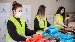 Büyükşehir'den öğrencilere kırtasiye, mont ve bot desteği