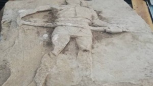 Çanakkale'de 2 bin yıllık gladyatör rölyefi ele geçirildi