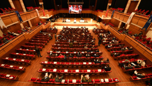 İzmir Büyükşehir Belediyesi'nden üreticiye ve minibüs esnafına nefes aldıracak iki hamle