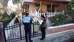 KARANTİNADA OLANLARIN İHTİYAÇLARINI BELEDİYE ALIYOR