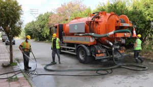 Yağmursuyu Izgaralarına Atılan Çöpler, Su Birikintilerine Neden Oluyor