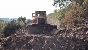YUNUSEMRE'DEN BOSTANLAR MAHALLESİ'NDE 25 KM'LİK YOL ÇALIŞMASI