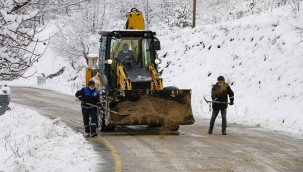 Akkuş'ta Karla Mücadele Çalışmaları Devam Ediyor