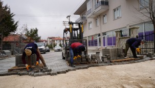 Ayazmana Mahallesinde 7 sokağa kilit parke taşı döşeniyor