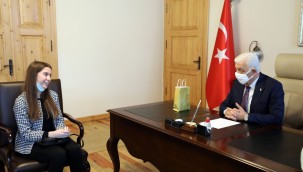 Başarılı Öğrenciden Başkan Gürün'e Ziyaret