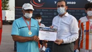 Başkan Ahmet Cin'den pandemi sürecinde zor günler geçiren antrenörlere 300 bin TL destek