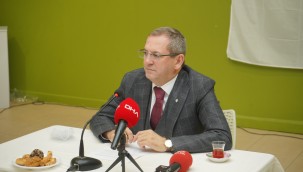 BAŞKAN ERGİN AYVALIKLI GAZETECİLERLE BULUŞTU 