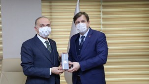 BAŞKAN ÖZLÜ, BOLU BELEDİYESİ AK PARTİ MECLİS ÜYELERİNİ AĞIRLADI BAŞKAN ÖZLÜ'YE BOLU'DAN ZİYARET KOMŞU İLİN MECLİS ÜYELERİNDEN BAŞKAN ÖZLÜ'YE ZİYARET