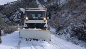    BEYDAĞ'DA KAR KÜREME VE TUZLAMA ÇALIŞMALARI DEVAM EDİYOR