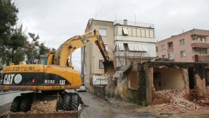 Bucalıların can ve mal güvenliği için riskli yapılara müdahale