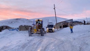 BÜYÜKŞEHİR'İN KAR TİMLERİ KIRSALDA DA İŞ BAŞINDA