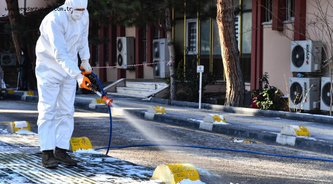 BÜYÜKŞEHİR TARAFINDAN ÜRETİLEN BUZ ÇÖZÜCÜ SOLÜSYON "BELÇÖZ" YOL VE KALDIRIMLARDA