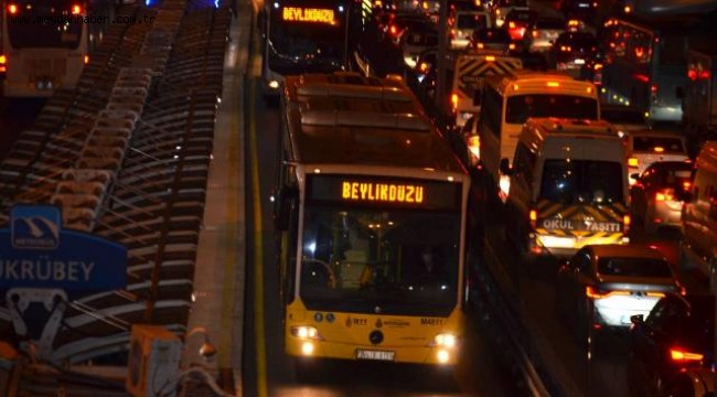 İstanbul'daki metrobüslerde kod uygulaması kaldırıldı
