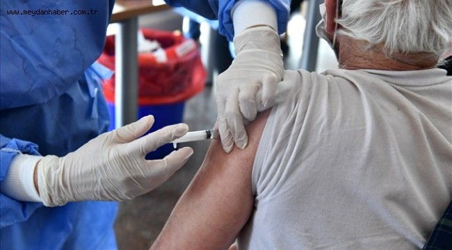 İzmir Büyükşehir Belediyesi Sosyal Yaşam Kampüsü'nde ilk doz aşılar yapıldı