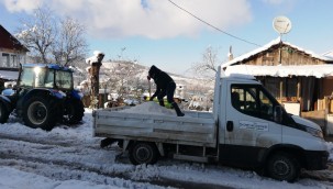 İzmit Belediyesi Akmeşe'deki tuzlama çalışmalarını sürdürüyor