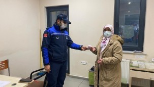 İzmit Belediyesi zabıtası kayıp parayı sahibine ulaştırdı