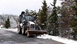 KARESİ'DE KAPALI KIRSAL MAHALLE YOLU KALMADI