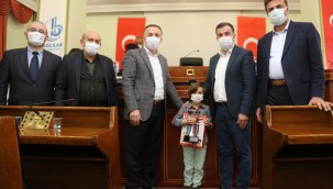 Satranç şampiyonları ödüllerine kavuştu