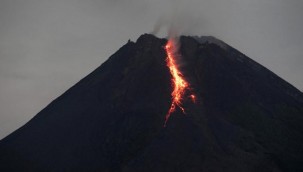 Sinabung Yanardağı'nda patlama oldu