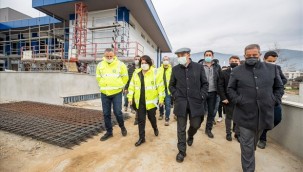 ​Soyer çifti pazar alışverişini Bayındır üreticisinden yaptı