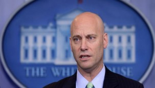 Trump, Mike Pence'in danışmanının Beyaz Saray'a girişini yasakladı
