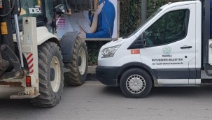 Turgutlu'da Kaçak Reklam Panoları Toplatıldı