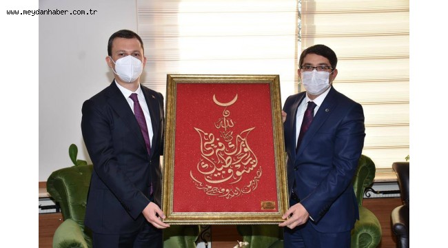 AK PARTİ GENEL SEKRETERİ ŞAHİN, ŞEHZADELER BELEDİYESİ'Nİ ZİYARET ETTİ