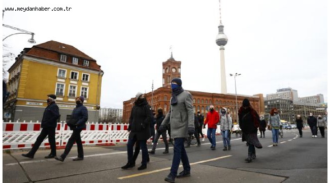 Almanya'da 1 günde 422 ölüm