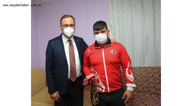 BAKAN KASAPOĞLUNDAN MİLLİ HALTERCİYE EVİNDE ZİYARET
