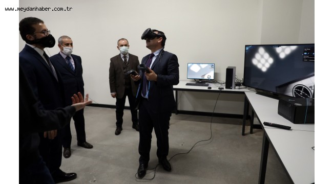 Başkan Demirel, robot yarışmalarına katılacak öğrencilerle bir araya geldi