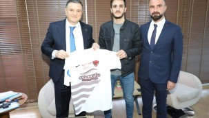 BAŞKAN SAVAŞ PAYASLI GENÇLER İLE BİR ARAYA GELDİ