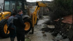 Bergama'daki dere taşkınlarına anında müdahale
