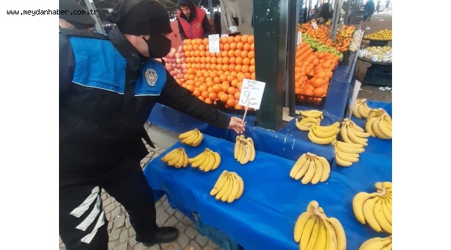 Bergama zabıtası pazaryerinde etiket kontrolü yaptı